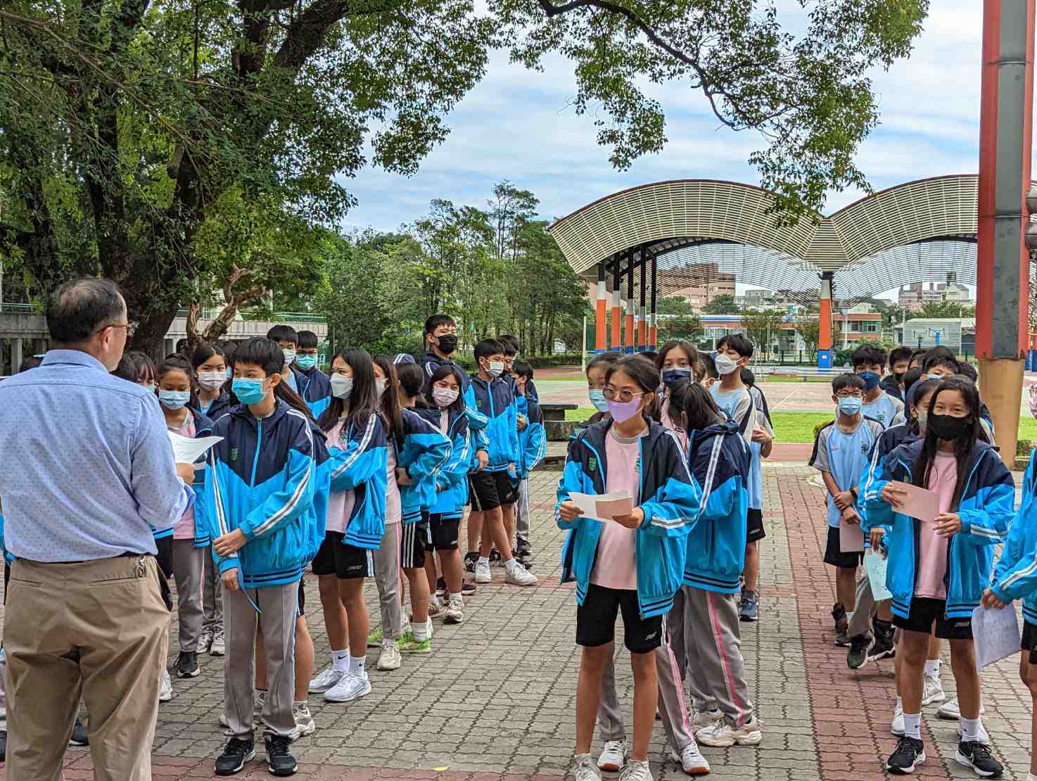 海星高中老師說明校內科學闖關注意事項